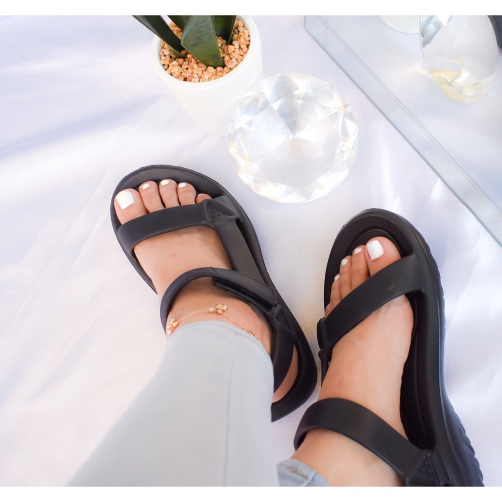 RESORT - BLACK - Picture 2 of 2
